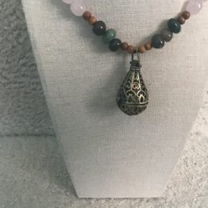 Bulb/Balloon Shaped Necklace (Balloon Opens)