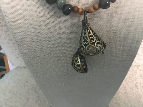 Bulb/Balloon Shaped Necklace (Balloon Opens) - Image 6