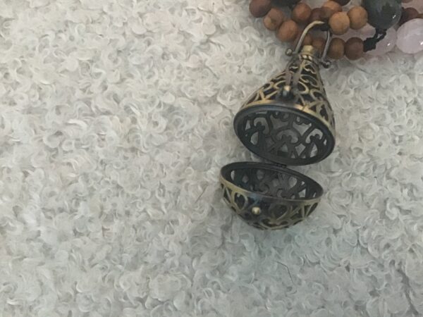 Bulb/Balloon Shaped Necklace (Balloon Opens) - Image 9