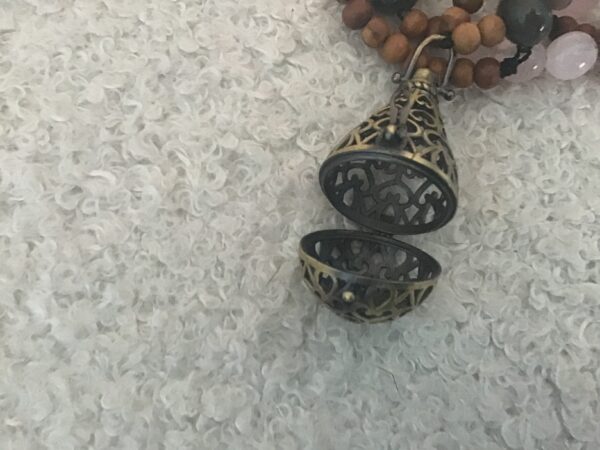 Bulb/Balloon Shaped Necklace (Balloon Opens) - Image 7