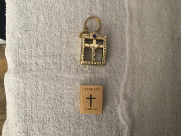 La Biblia Keychain - Image 3