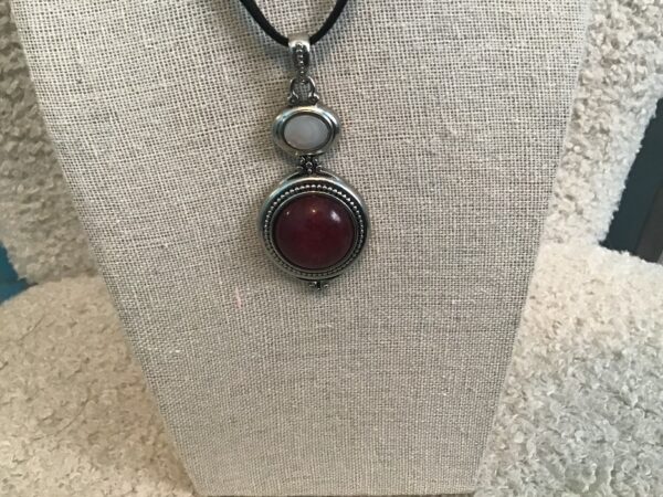 Maroon and Pearl Colored Stones Pendant - Image 4