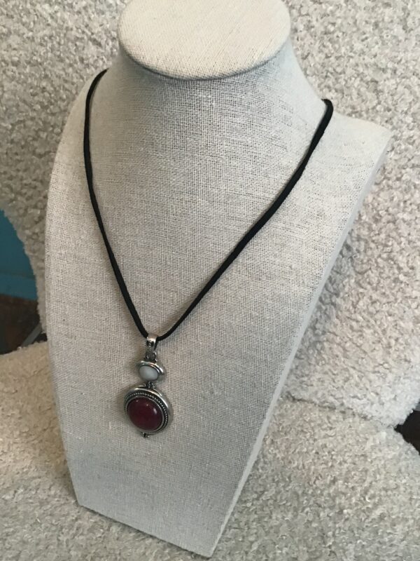 Maroon and Pearl Colored Stones Pendant - Image 5